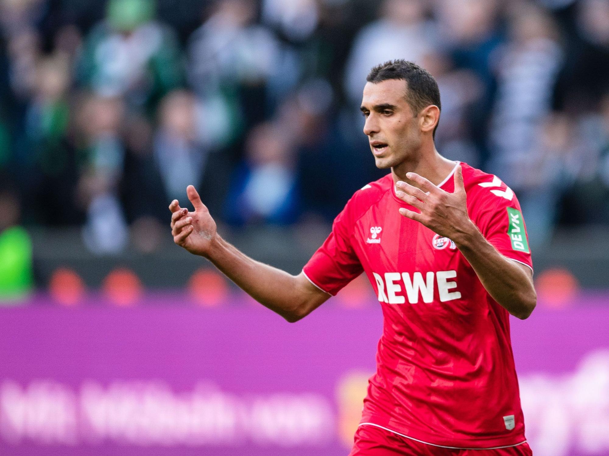 Kölns Ellyes Skhiri reagiert nach dem Gegentor zum 5:2 von Borussia Mönchengladbach.