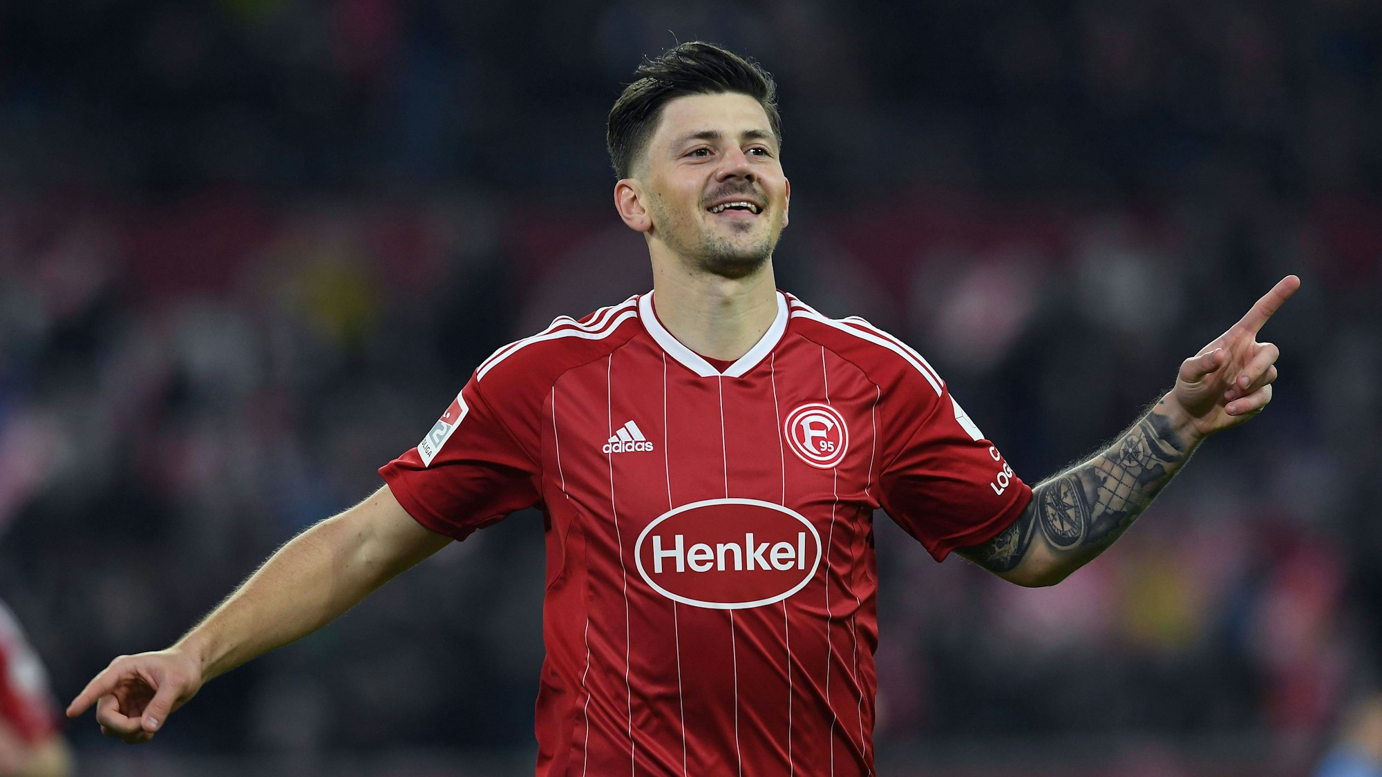 Dawid Kownacki jubelt über sein Tor gegen Eintracht Braunschweig.