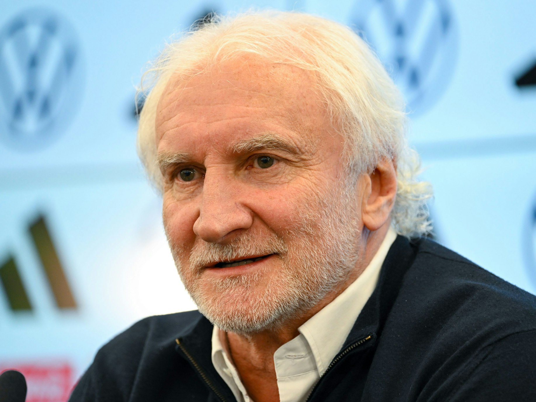 DFB-Sportdirektor Rudi Völler spricht auf einer Pressekonferenz des Deutschen Fußball-Bundes (DFB) im DFB-Campus.