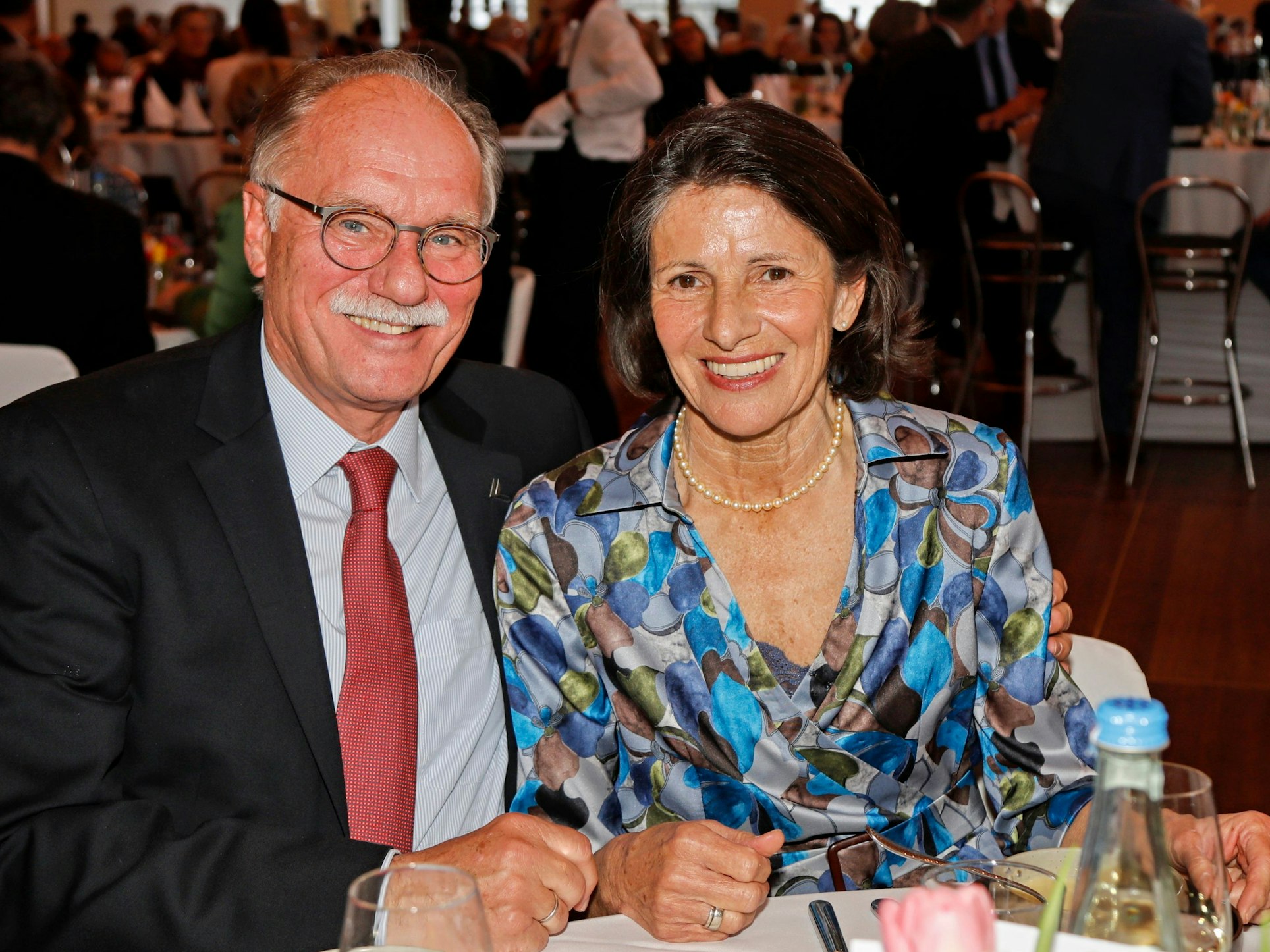 Bernhard Conin mit seiner Ehefrau Elisabeth am Montagabend (27. März 2023) im Gürzenich.