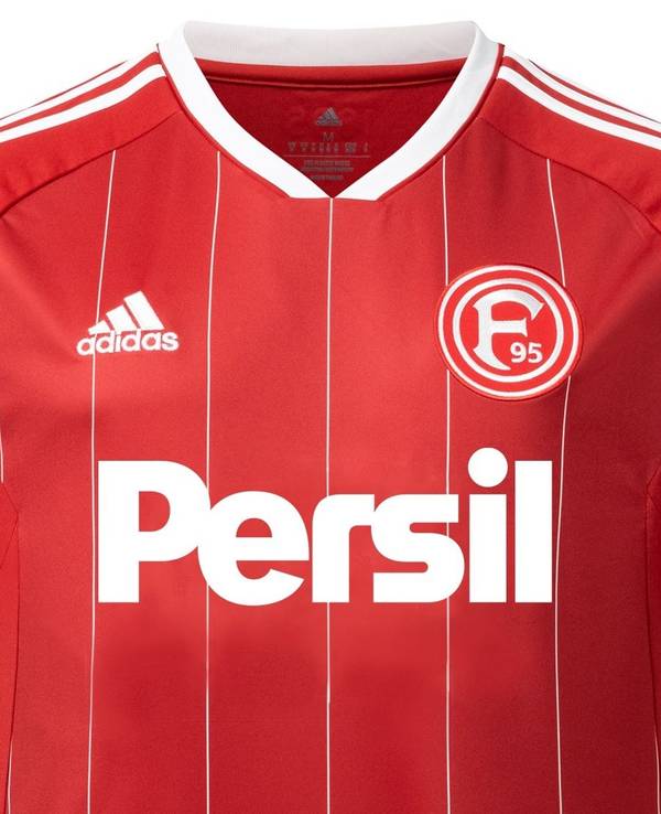 Das Heim-Trikot von Fortuna Düsseldorf mit Persil-Schriftzug.