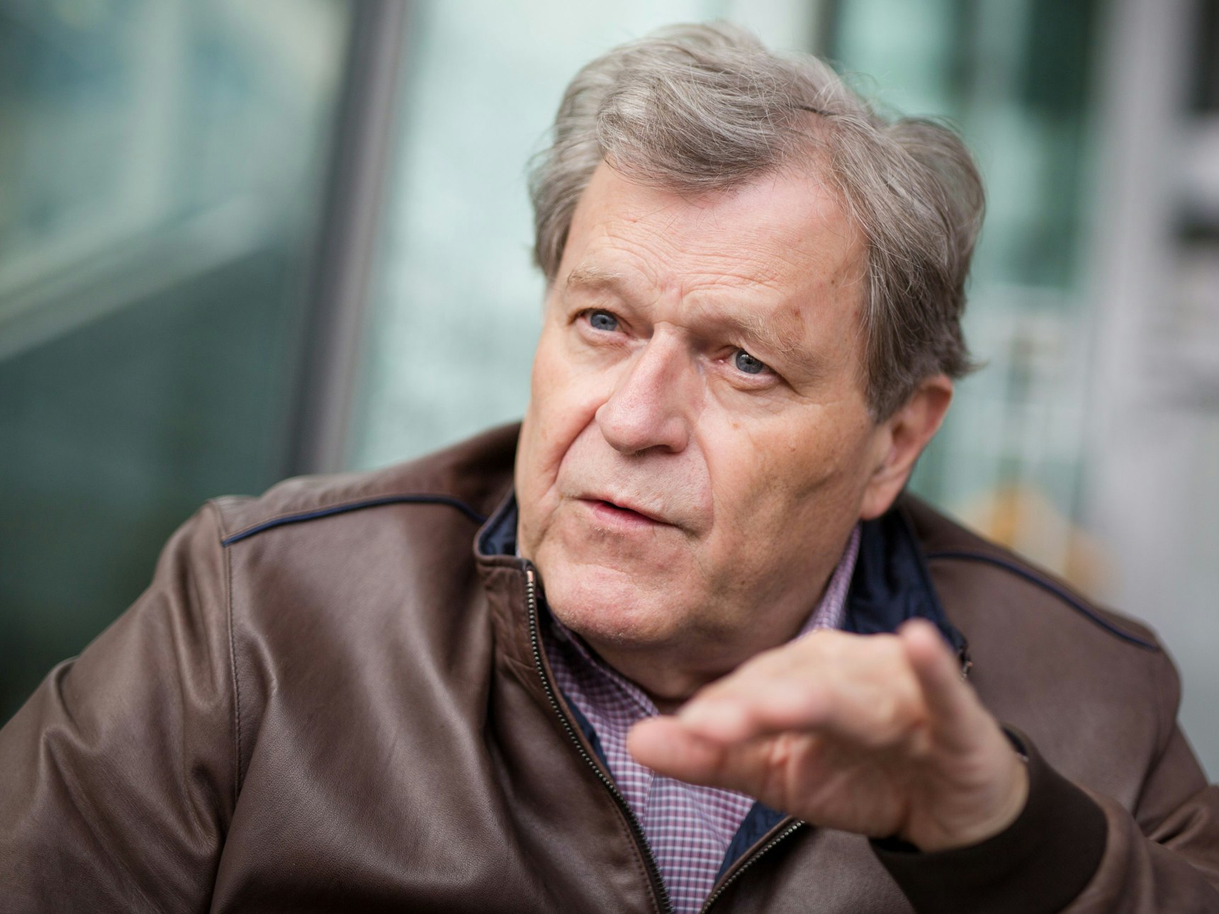 Norbert Haug, ehemaliger Motorsport-Chef von Mercedes-Benz bei einem Interview.
