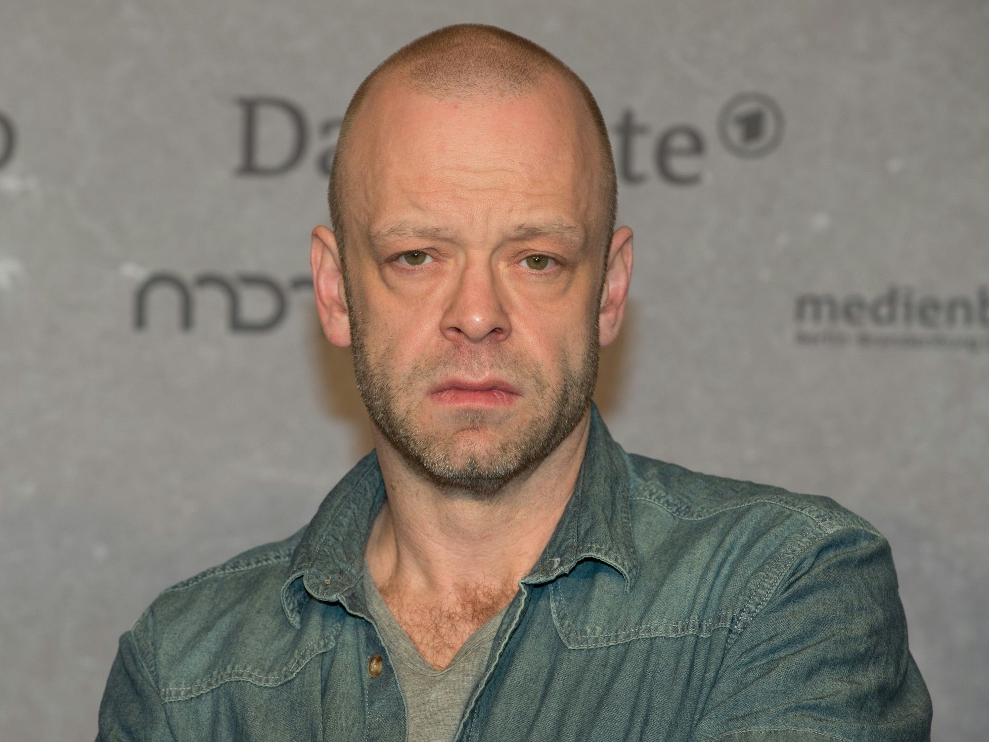 Der Schauspieler Robert Gallinowski kommt zur Vorpremiere des Films «Nackt unter Wölfen».