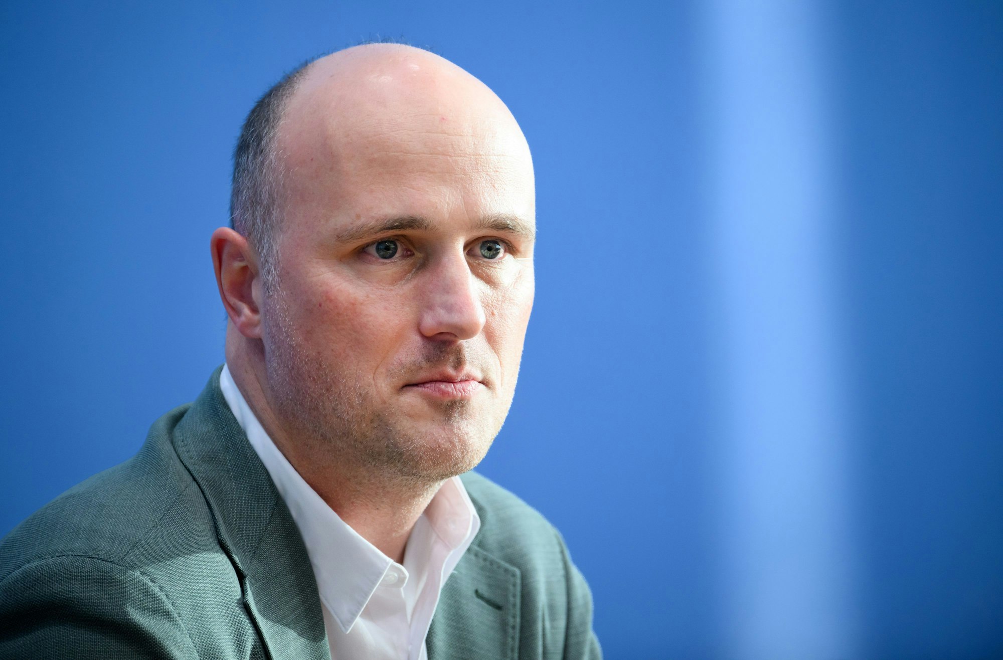 Der Queer-Beauftragte der Bundesregierung, Sven Lehmann (Bündnis 90/Die Grünen), ist auch Parlamentarischer Staatssekretär im Bundesministerium für Familie, Senioren, Frauen und Jugend.