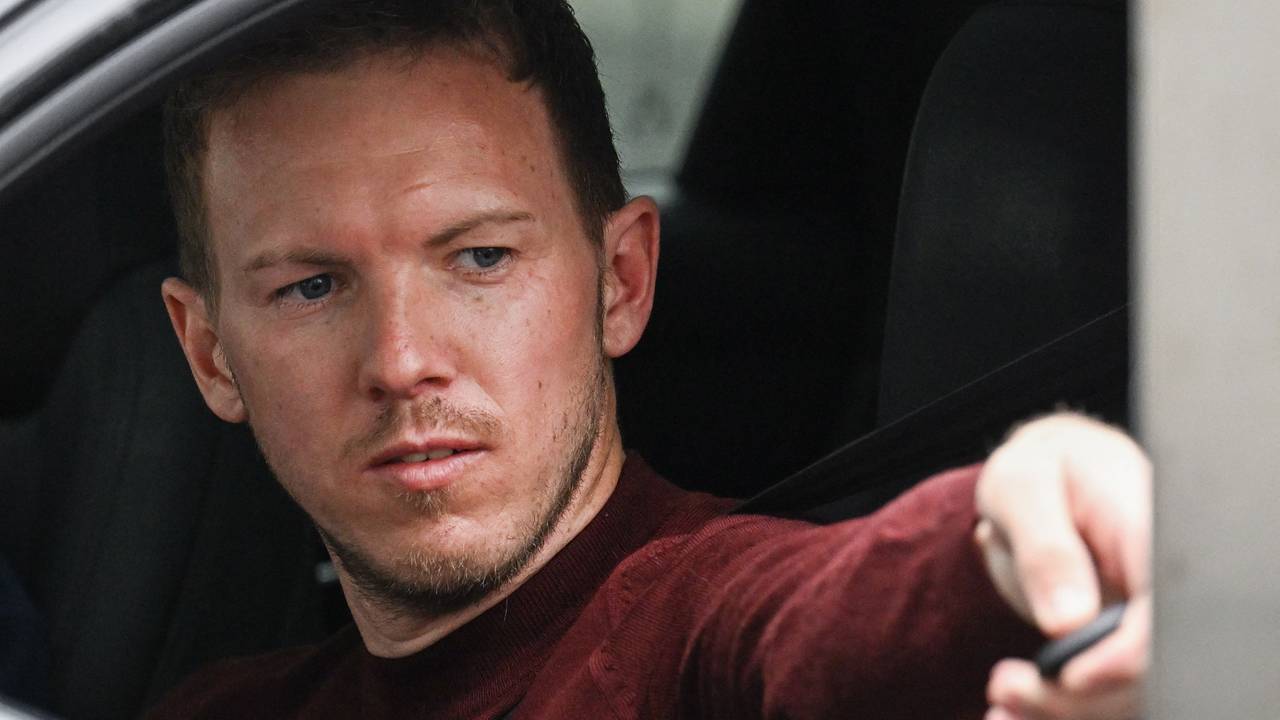 Julian Nagelsmann fährt als Trainer des FC Bayern in München vor.