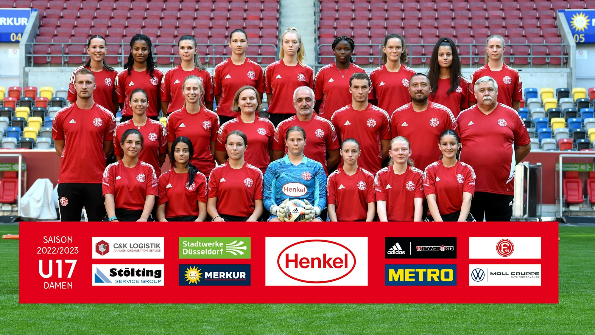 Die U17-Frauenmannschaft von Fortuna Düsseldorf posiert für das Team-Foto.