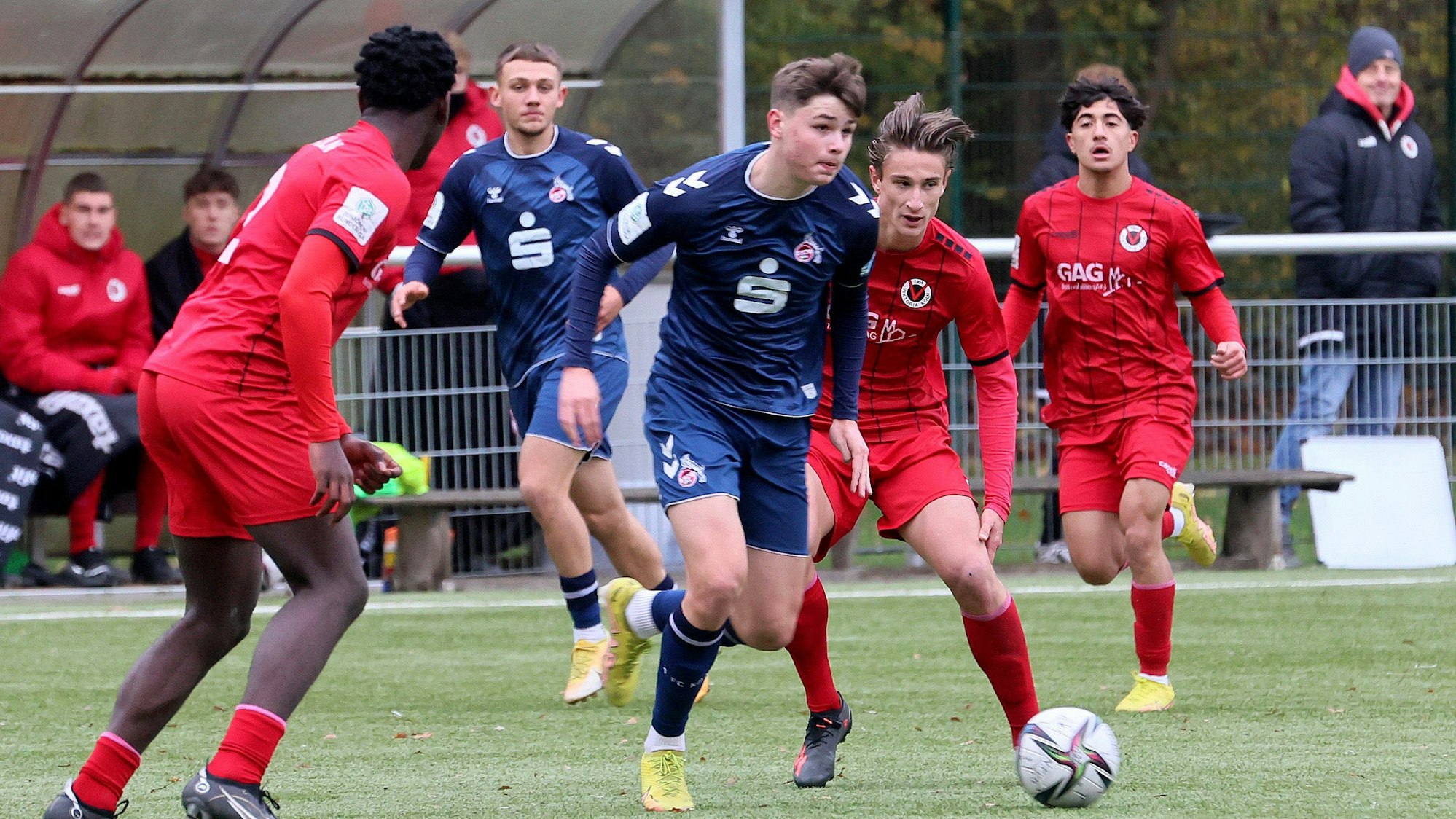 Der Kölner Nachwuchsspieler Jaka Cuber Potocnik in Aktion.