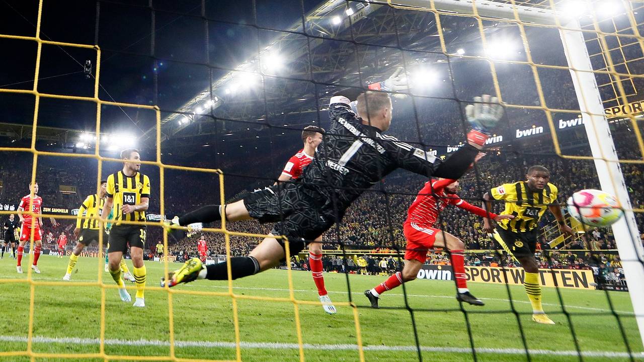 Anthony Modeste köpft den BVB gegen die Bayern zum späten Ausgleich.