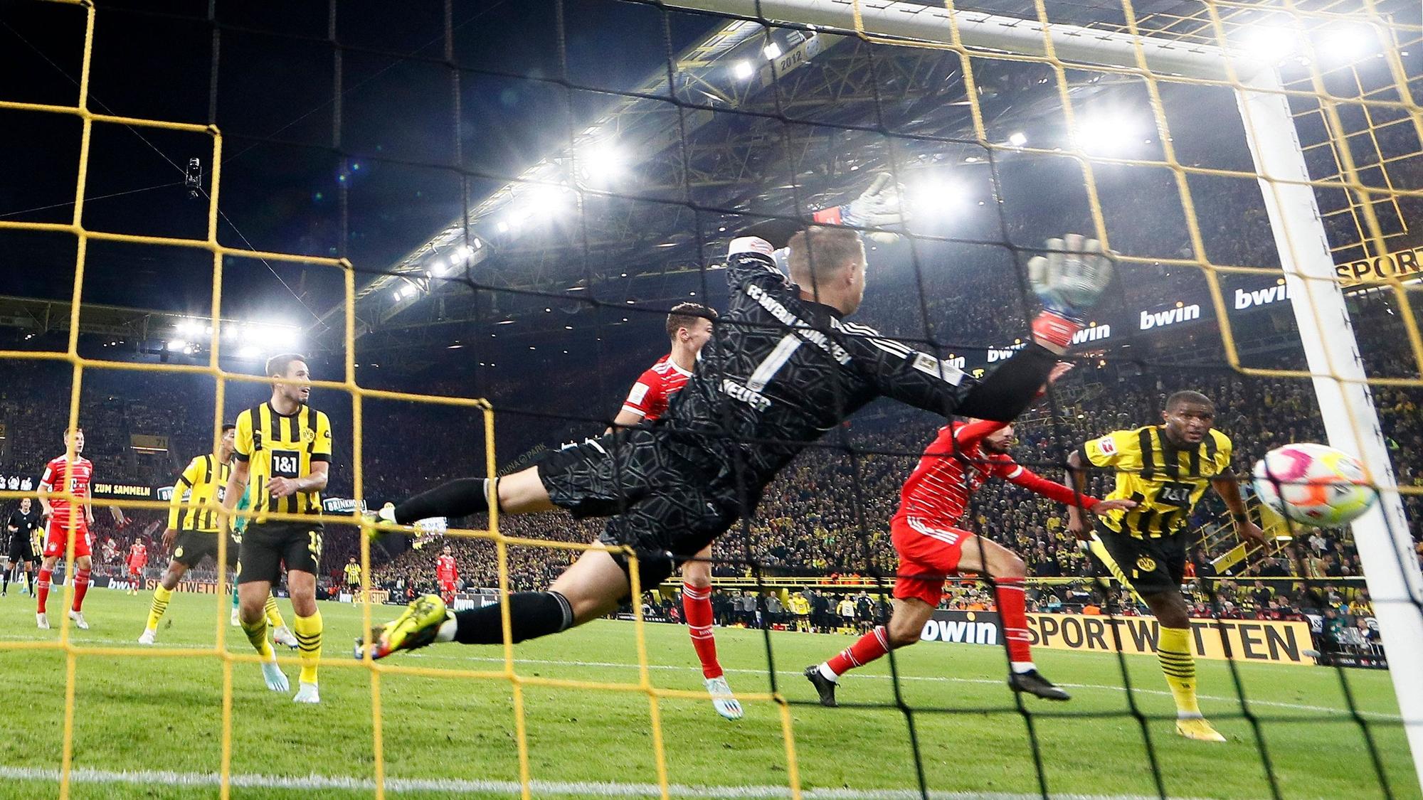 Anthony Modeste köpft den BVB gegen die Bayern zum späten Ausgleich.