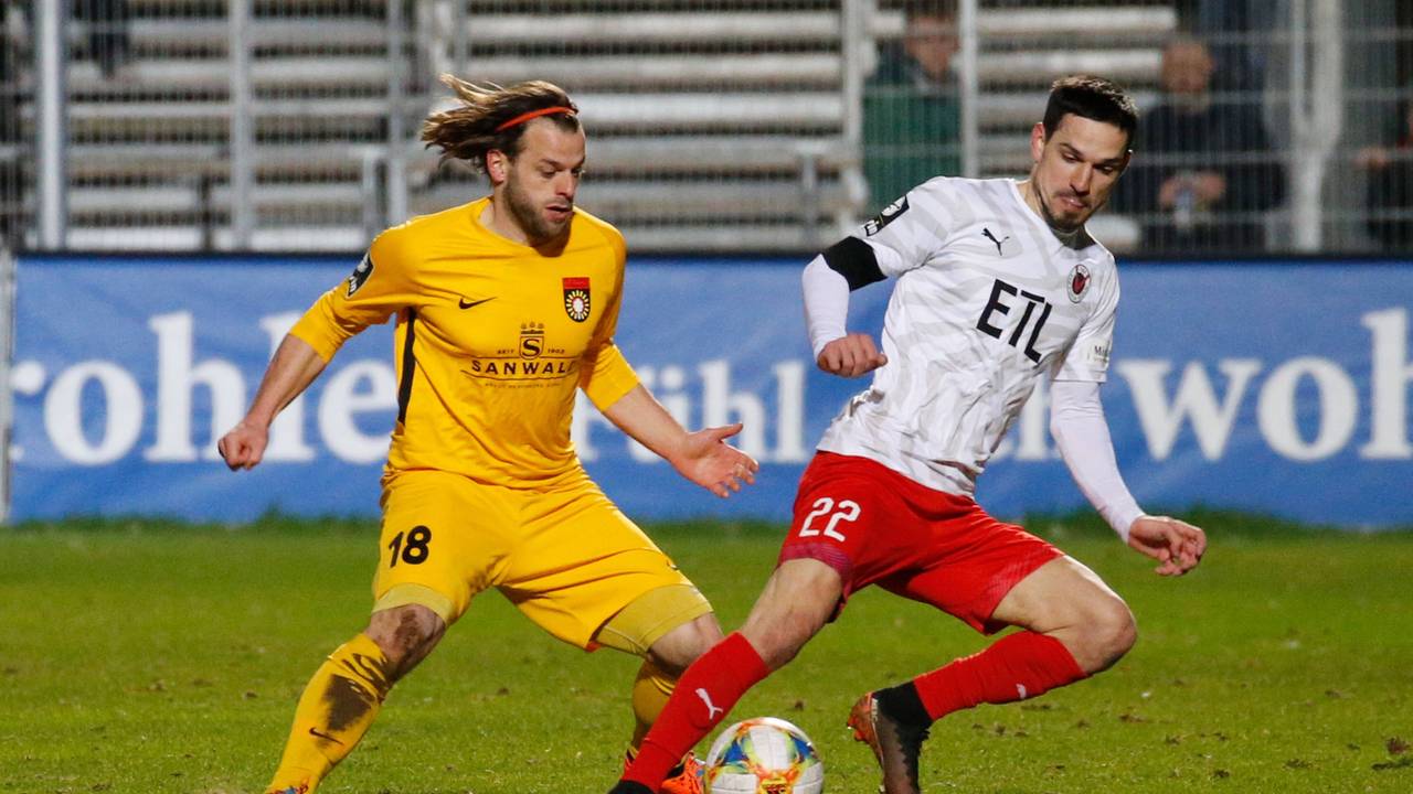 Timo Röttger im Zweikampf gegen Marcel Gottschling.