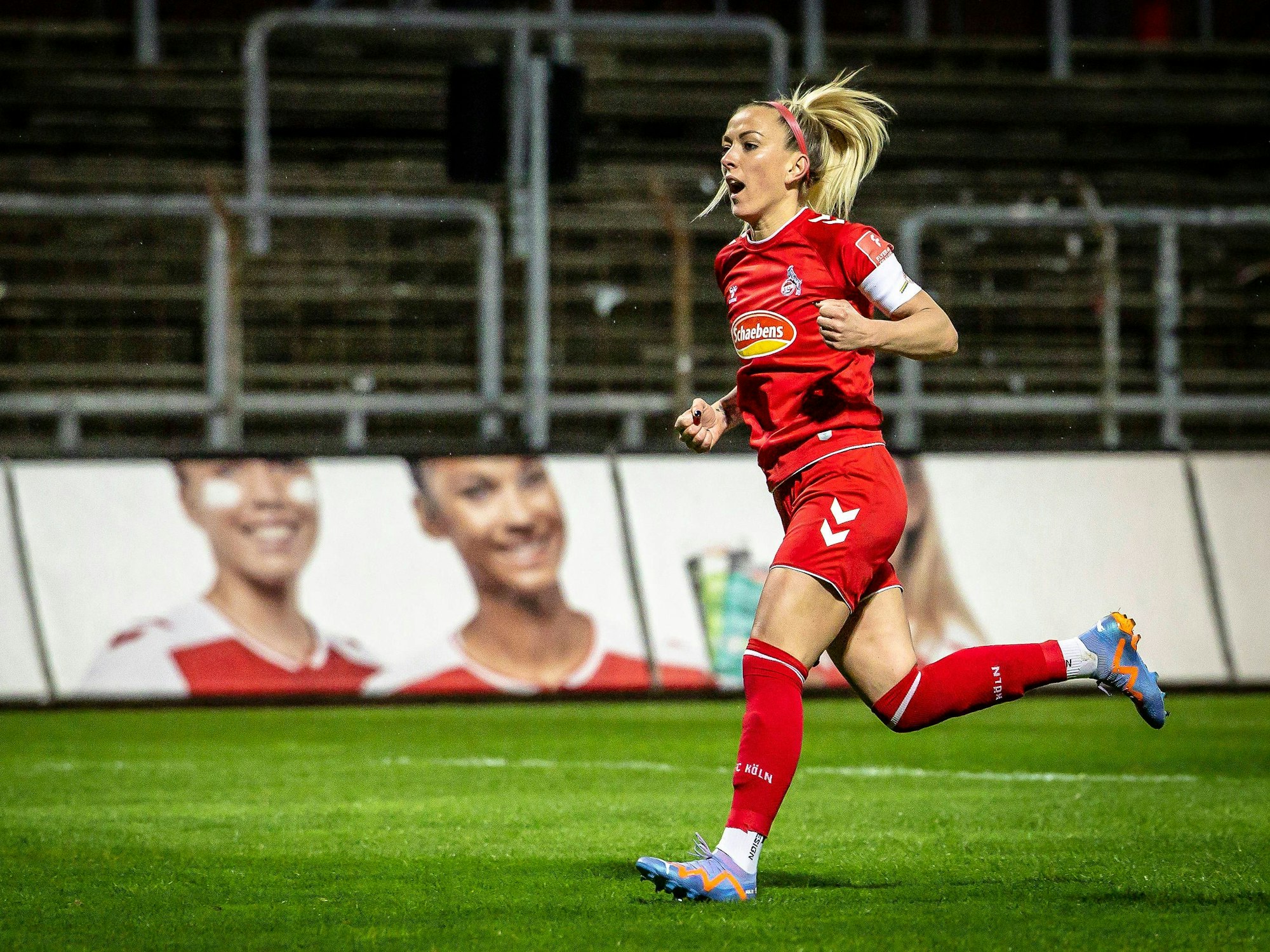 Mandy Islacker jubelt über einen Treffer.