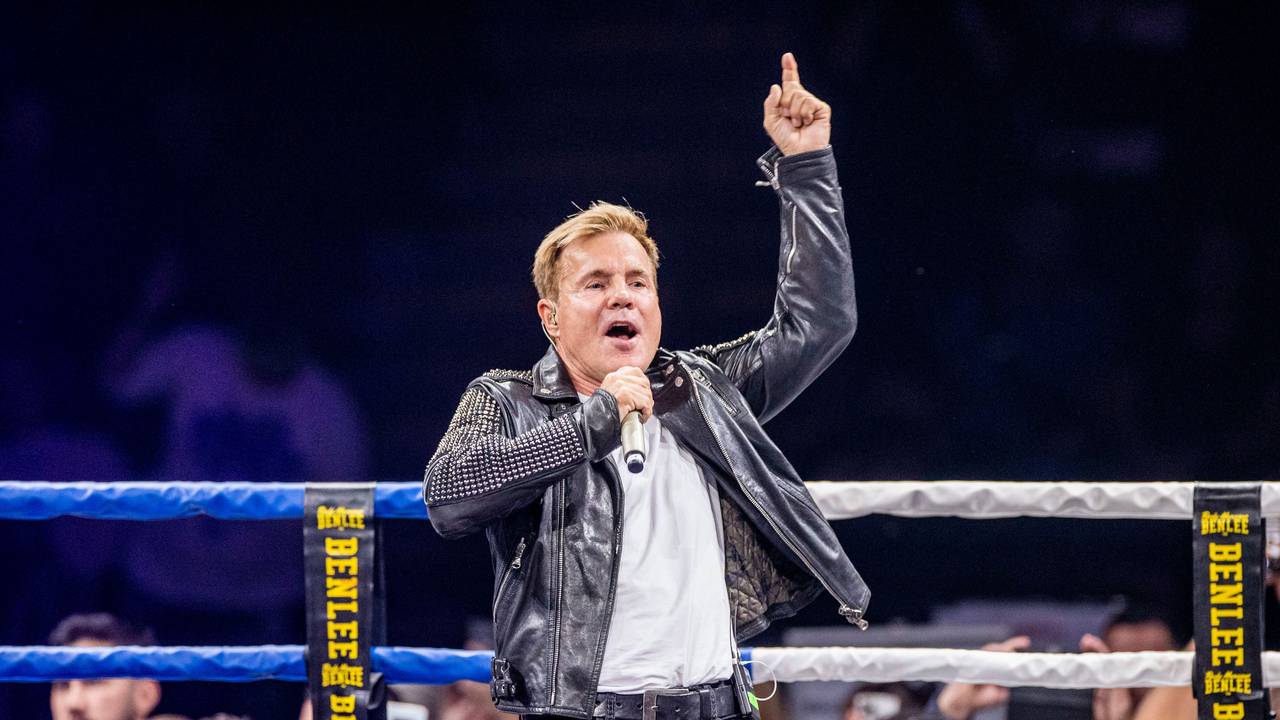 Musiker Dieter Bohlen singt beim Event „Beat & Box“ mit Musik und Boxkämpfen. Bei der Abendveranstaltung in der Arena Oberhausen tritt neben Pocher als Moderator auch Musikproduzent Bohlen auf.