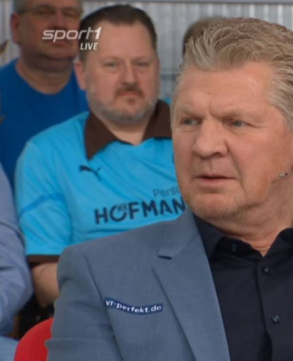 Stefan Effenberg sitzt in der Doppelpass-Runde und spricht über den Bundesliga-Gipfel zwischen Bayern München und Borussia Dortmund.