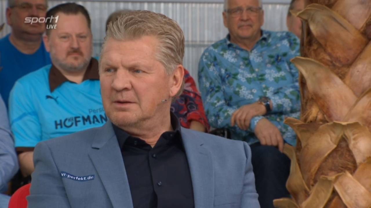 Stefan Effenberg sitzt in der Doppelpass-Runde und spricht über den Bundesliga-Gipfel zwischen Bayern München und Borussia Dortmund.