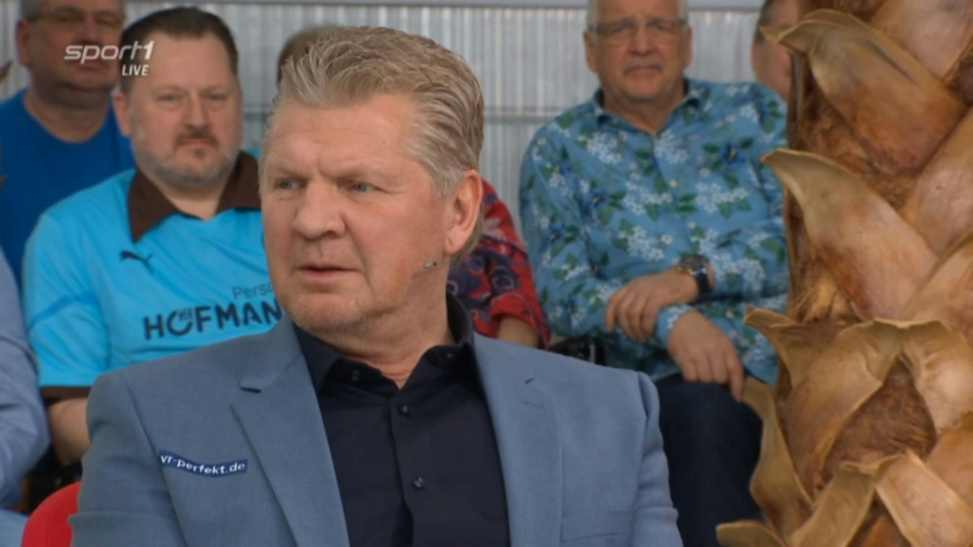 Stefan Effenberg sitzt in der Doppelpass-Runde und spricht über den Bundesliga-Gipfel zwischen Bayern München und Borussia Dortmund.