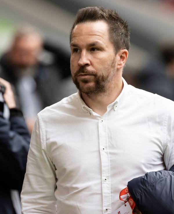Düsseldorfs Sportdirektor Christian Weber betritt das Stadion.
