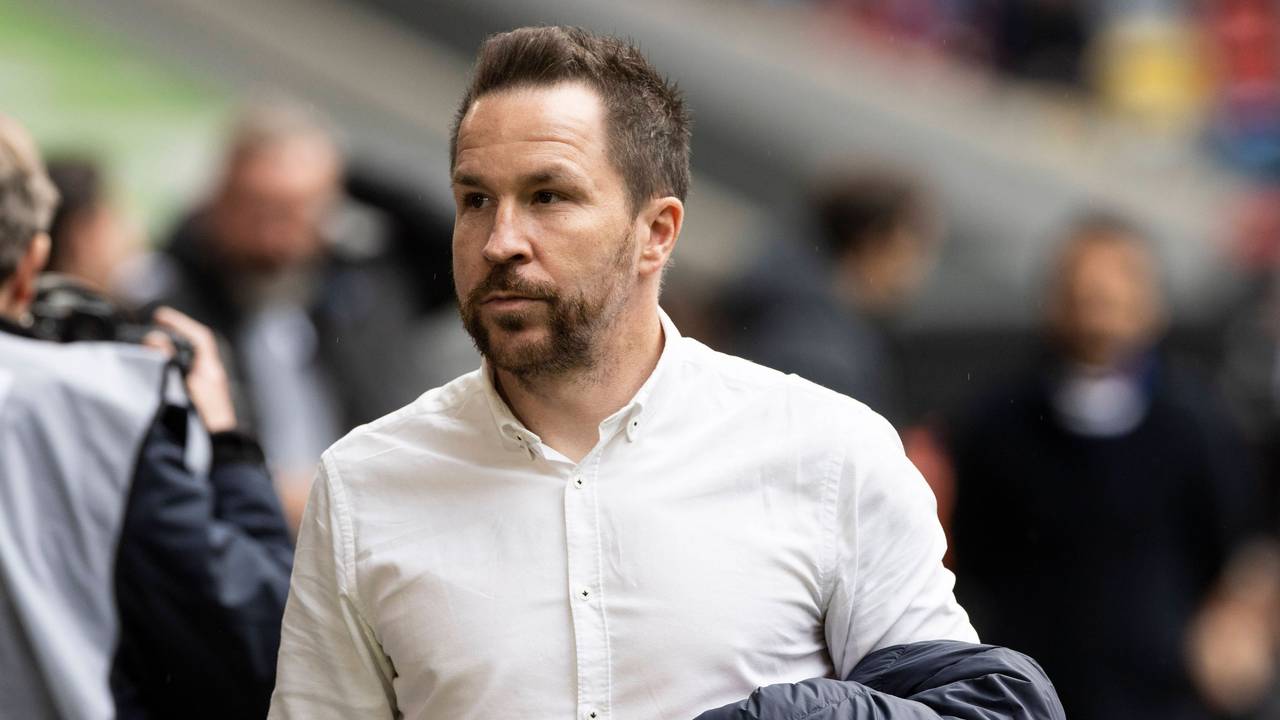 Düsseldorfs Sportdirektor Christian Weber betritt das Stadion.