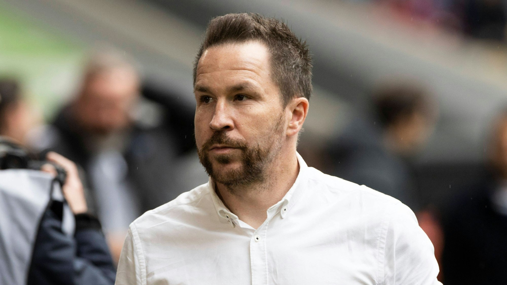 Düsseldorfs Sportdirektor Christian Weber betritt das Stadion.