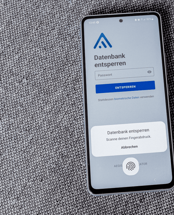 Die App Aegis wird auf einem Smartphone angezeigt.