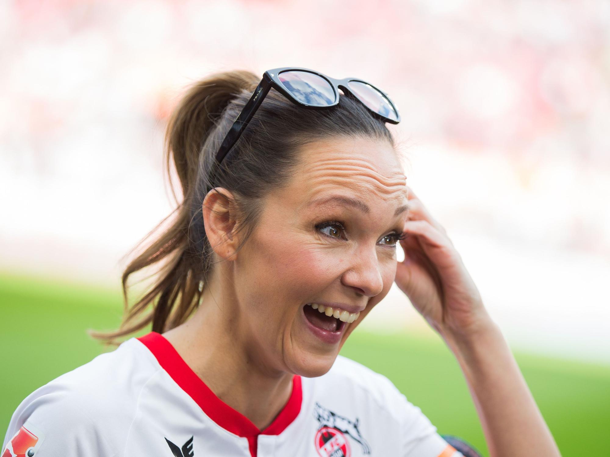 Carolin Kebekus lacht.
