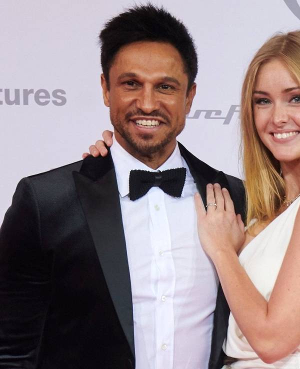 Daniel Aminati und seine Frau posieren im Januar 2020 für die Kameras.