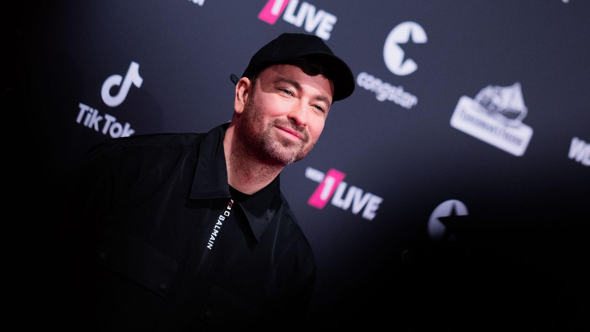 Marteria, Rapper, kommt über den Roten Teppich zur Verleihung der 1Live Krone in der Jahrhunderthalle.
