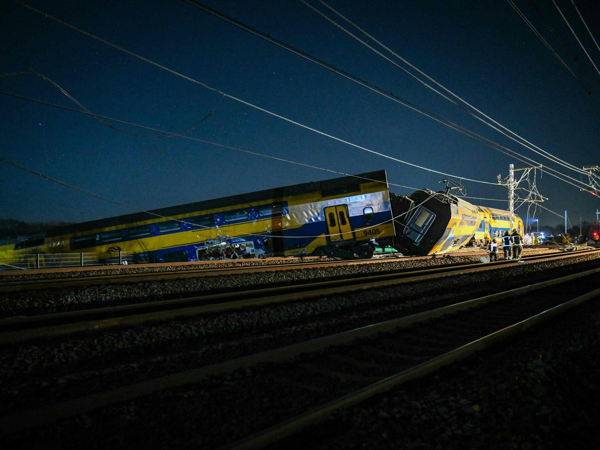 Ein entgleister Zug am 4. April 2023 bei Voorschoten (Niederlande).