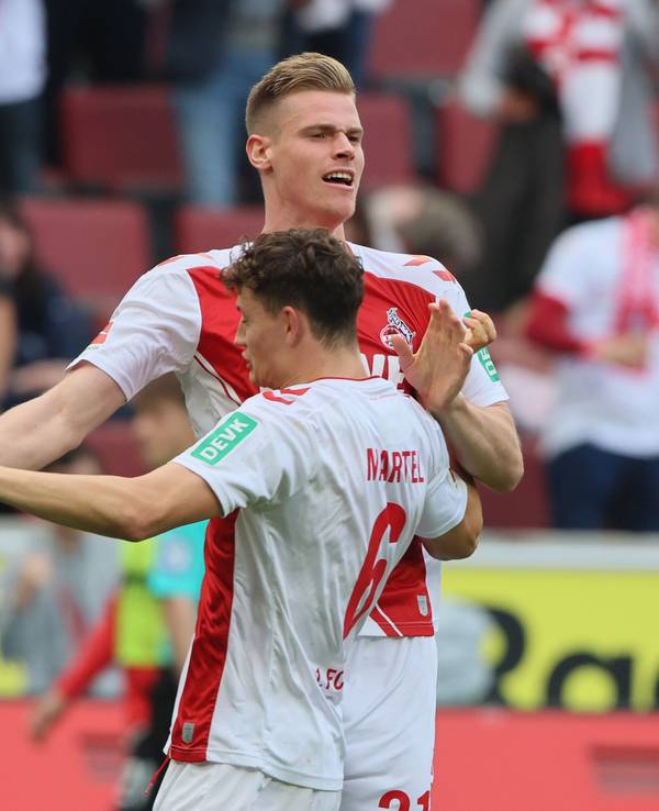 Steffen Tigges (1. FC Köln) jubelt mit Eric Martel nach seinem Tor zum 1:1.