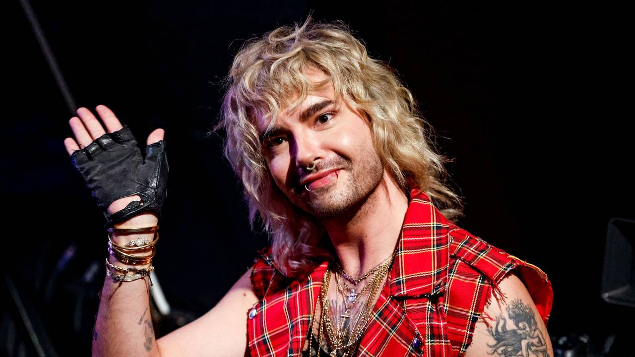 Designer, Musiker und Buchautor Bill Kaulitz steht bei der Verleihung des Anchor Award 2022 im Rahmen des Reeperbahn-Festivals auf der Bühne