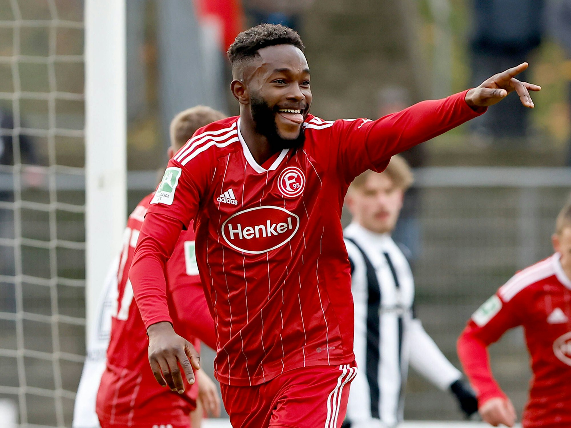 Fortuna Düsseldorfs Ephraim Kalonji bejubelt seinen Treffer zum zwischenzeitlichen 0:1 in Wattenscheid.