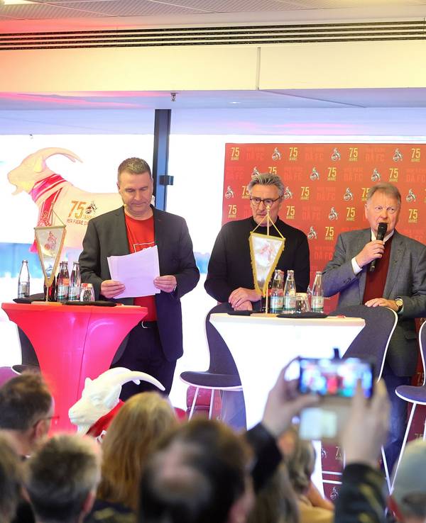 1. FC Köln, Mitgliederstammtisch im 12. Mann im RheinEnergieStadion, von links: Rainer Mendel, Dieter Müller, Karl-Heinz Thielen, Bernd Cullmann, Harald Konopka, Frederic Latz.