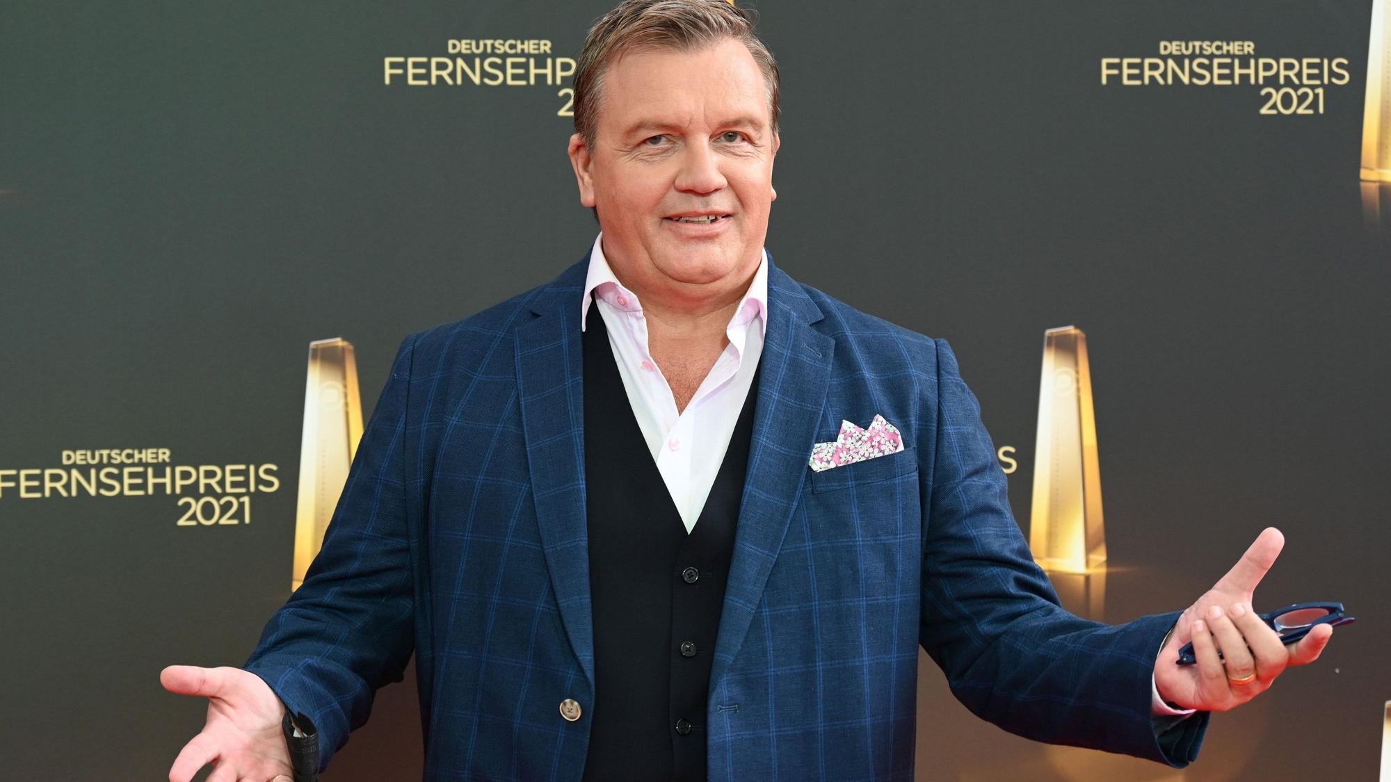 Hape Kerkeling, Entertainer, Bestsellerautor und Komiker, kommt zur Verleihung des Deutschen Fernsehpreises 2021.