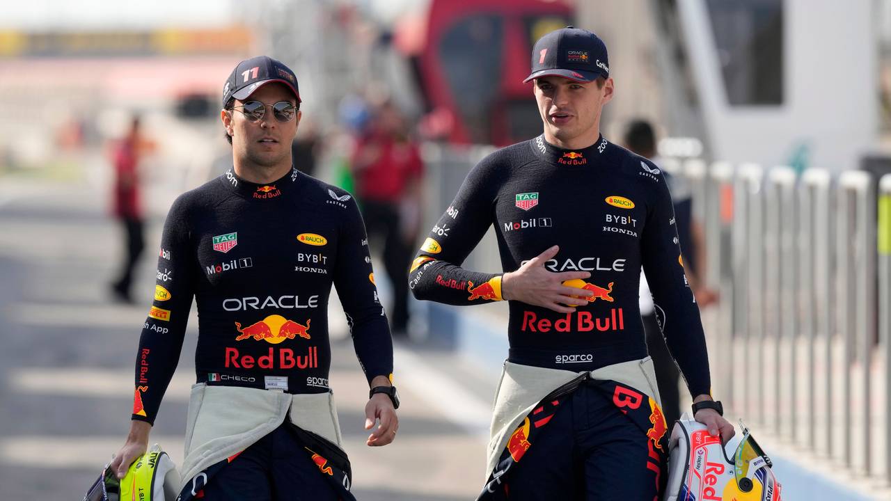 Max Verstappen und Teamkollege Sergio Perez von Red Bull beim Großen Preis von Bahrain.