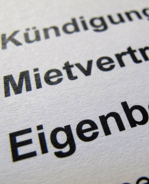 „Kündigung Mietvertrag wegen Eigenbedarfs“ steht auf einem Ausdruck.