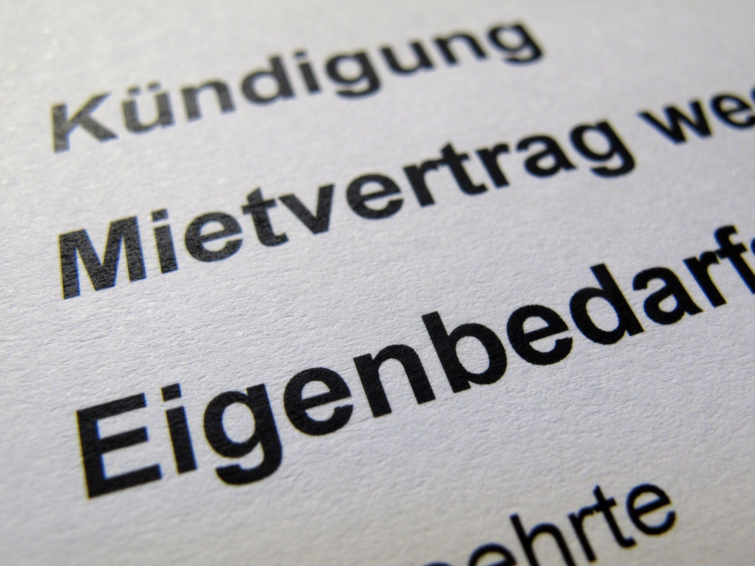 „Kündigung Mietvertrag wegen Eigenbedarfs“ steht auf einem Ausdruck.