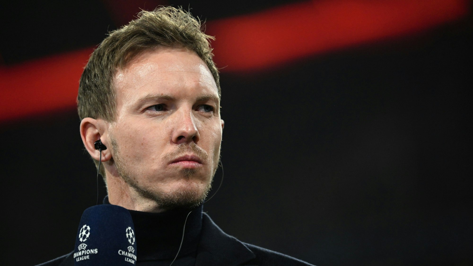 Julian Nagelsmann vor dem Spiel beim Interview. Nagelsmann ist derzeit beim FC Chelsea als neuer Trainer im Gespräch.