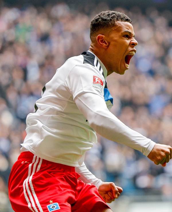 Ransford-Yeboah Königsdörffer jubelt über sein Tor gegen Hannover 96.