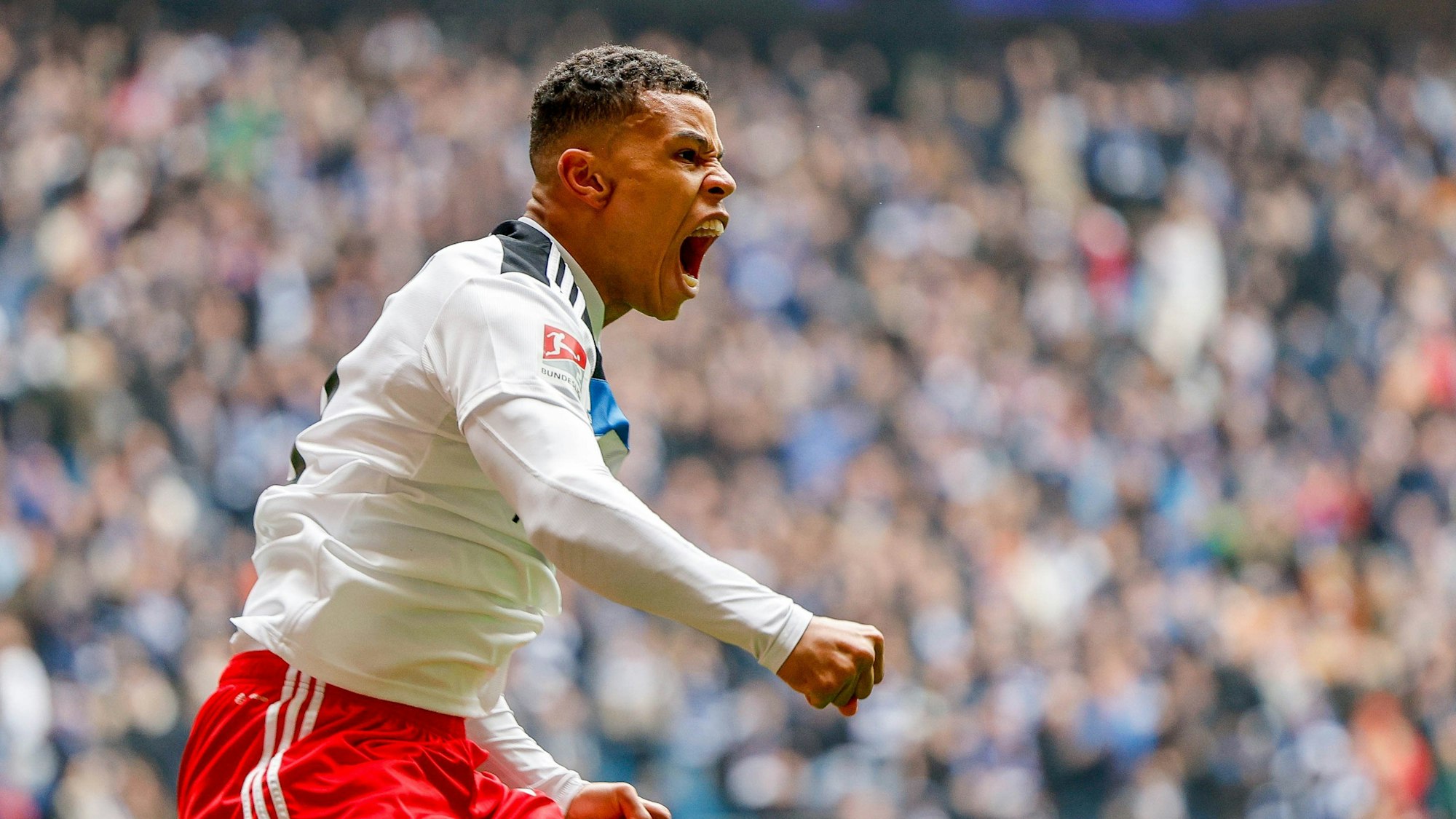 Ransford-Yeboah Königsdörffer jubelt über sein Tor gegen Hannover 96.