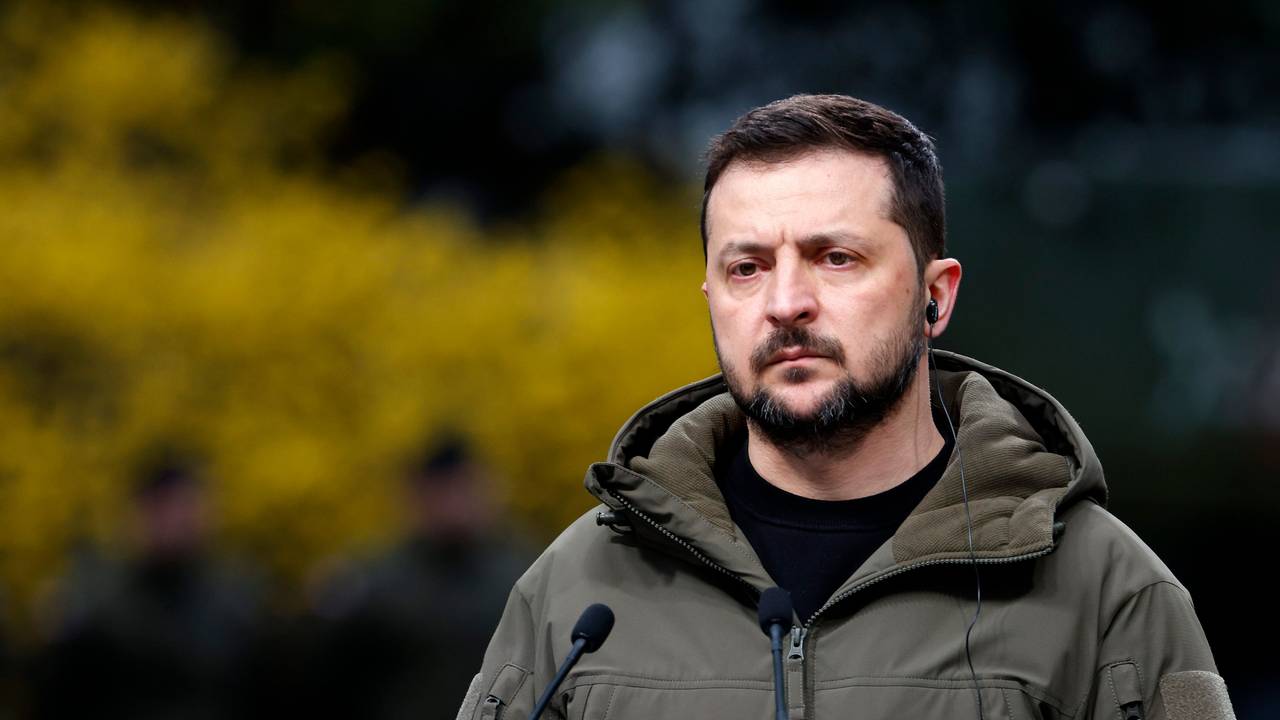 Wolodymyr Selenskyj, Präsident der Ukraine, nimmt am 5. April 2023 an einer gemeinsamen Pressekonferenz mit Polens Premierminister Morawiecki in Warschau teil.