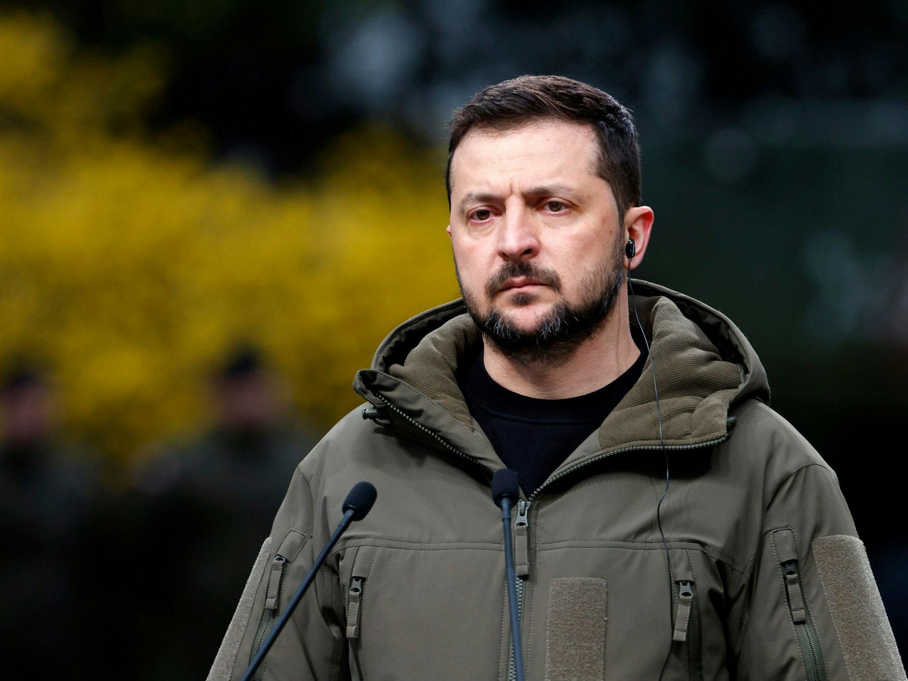 Wolodymyr Selenskyj, Präsident der Ukraine, nimmt am 5. April 2023 an einer gemeinsamen Pressekonferenz mit Polens Premierminister Morawiecki in Warschau teil.