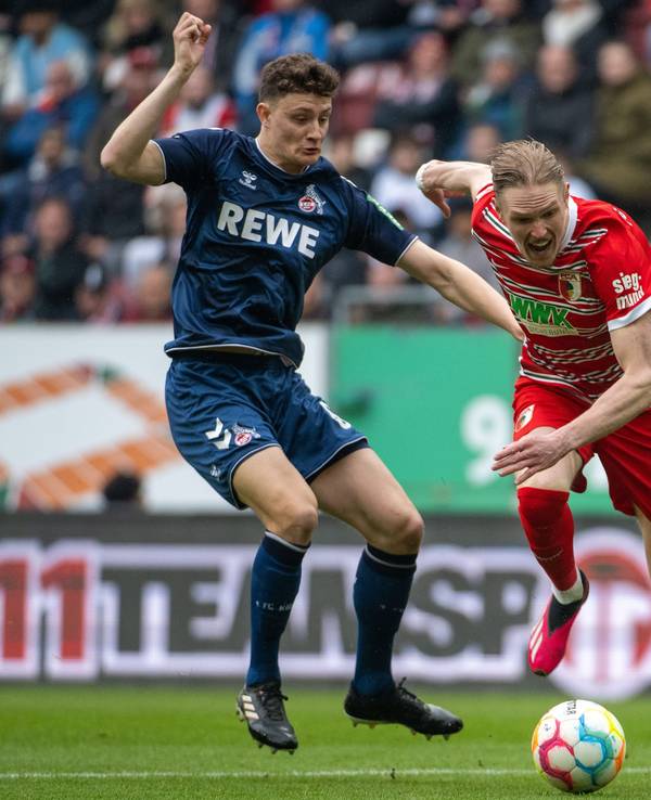 Eric Martel versucht im Zweikampf Frederik Jensen zu stoppen.