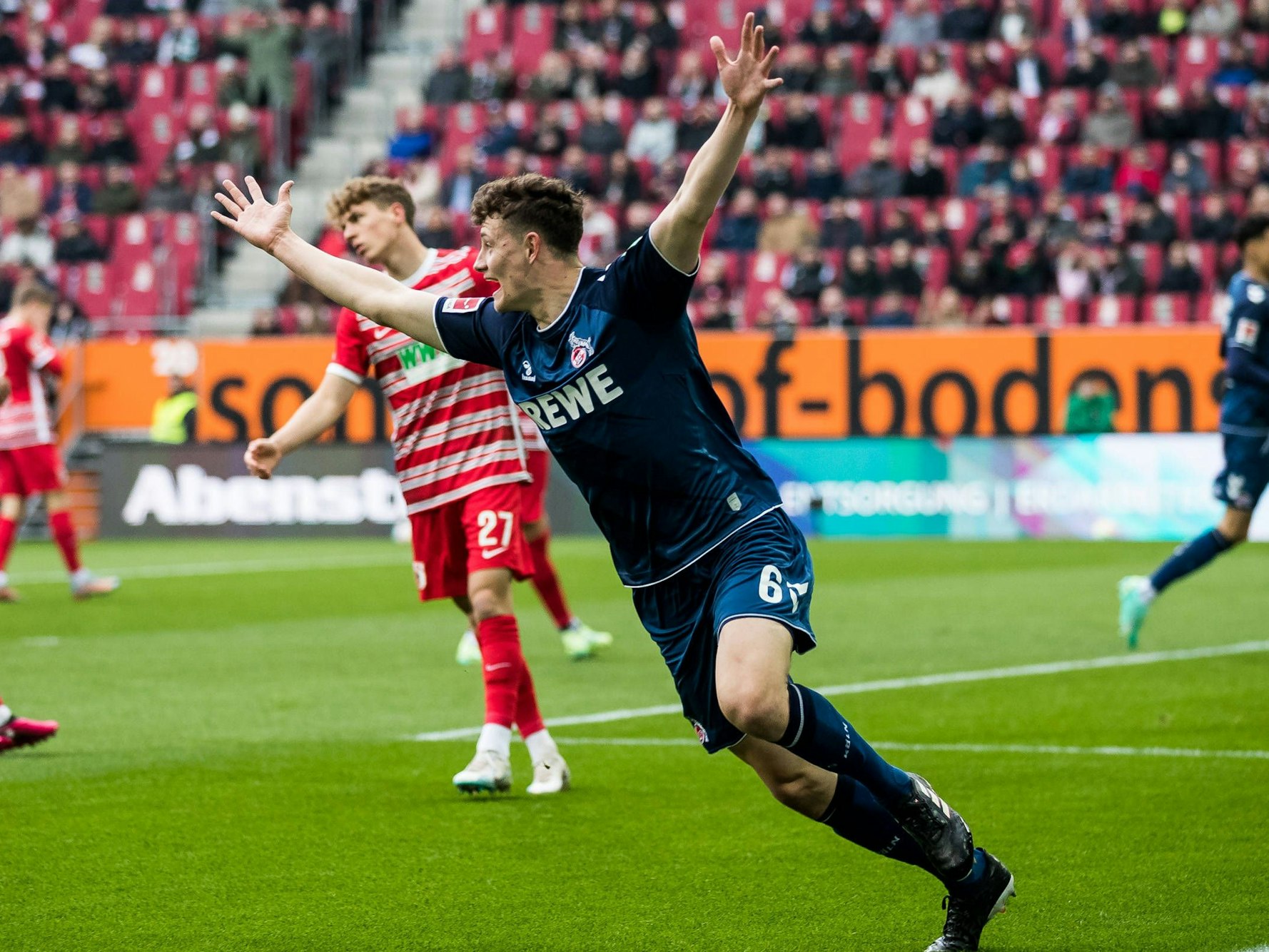 Eric Martel bejubelt seinen Debüt-Treffer in der Bundesliga.