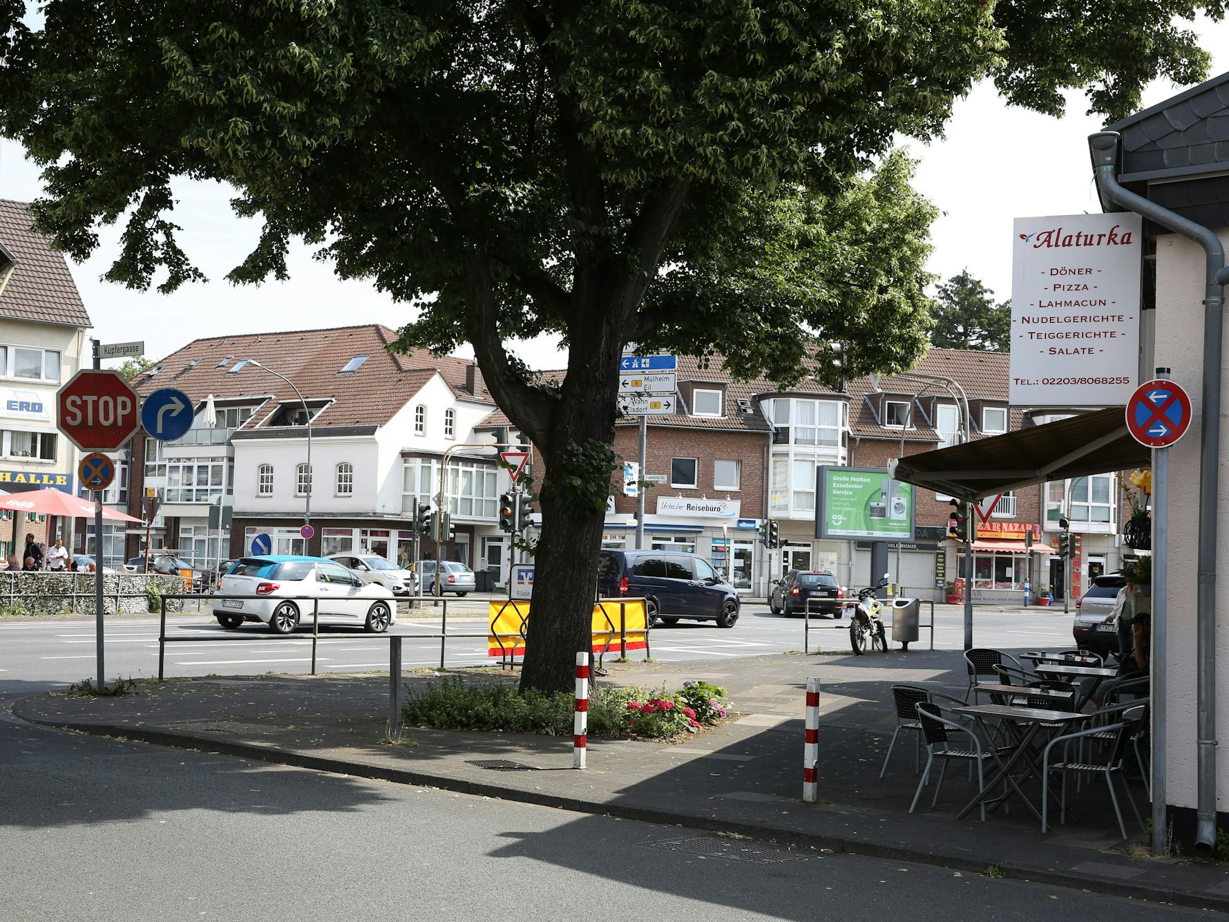 Die Kreuzung Waldstraße/Kaiserstraße in Porz-Urbach.