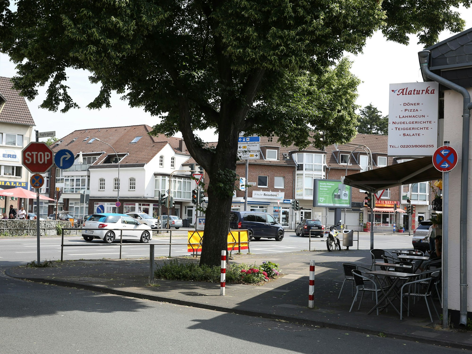Die Kreuzung Waldstraße/Kaiserstraße in Porz-Urbach.