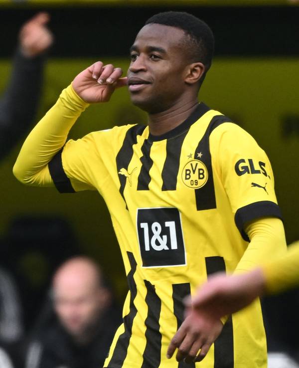 Youssoufa Moukoko jubelt über sein Tor für Borussia Dortmund gegen Union Berlin. Der BVB holte dank des Joker-Treffers wichtige drei Bundesliga-Punkte.