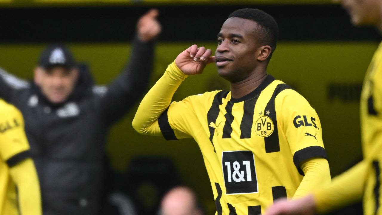 Youssoufa Moukoko jubelt über sein Tor für Borussia Dortmund gegen Union Berlin. Der BVB holte dank des Joker-Treffers wichtige drei Bundesliga-Punkte.