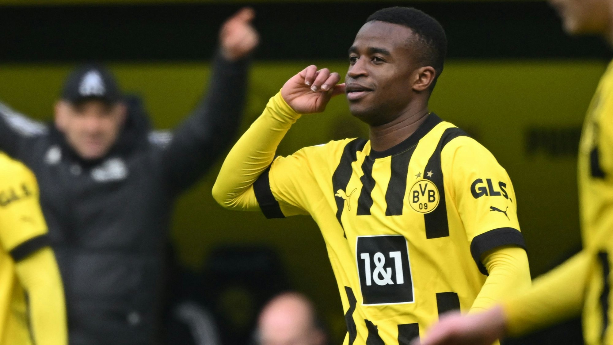 Youssoufa Moukoko jubelt über sein Tor für Borussia Dortmund gegen Union Berlin. Der BVB holte dank des Joker-Treffers wichtige drei Bundesliga-Punkte.