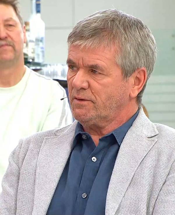 Friedhelm Funkel sitzt beim Doppelpass auf Sport1.