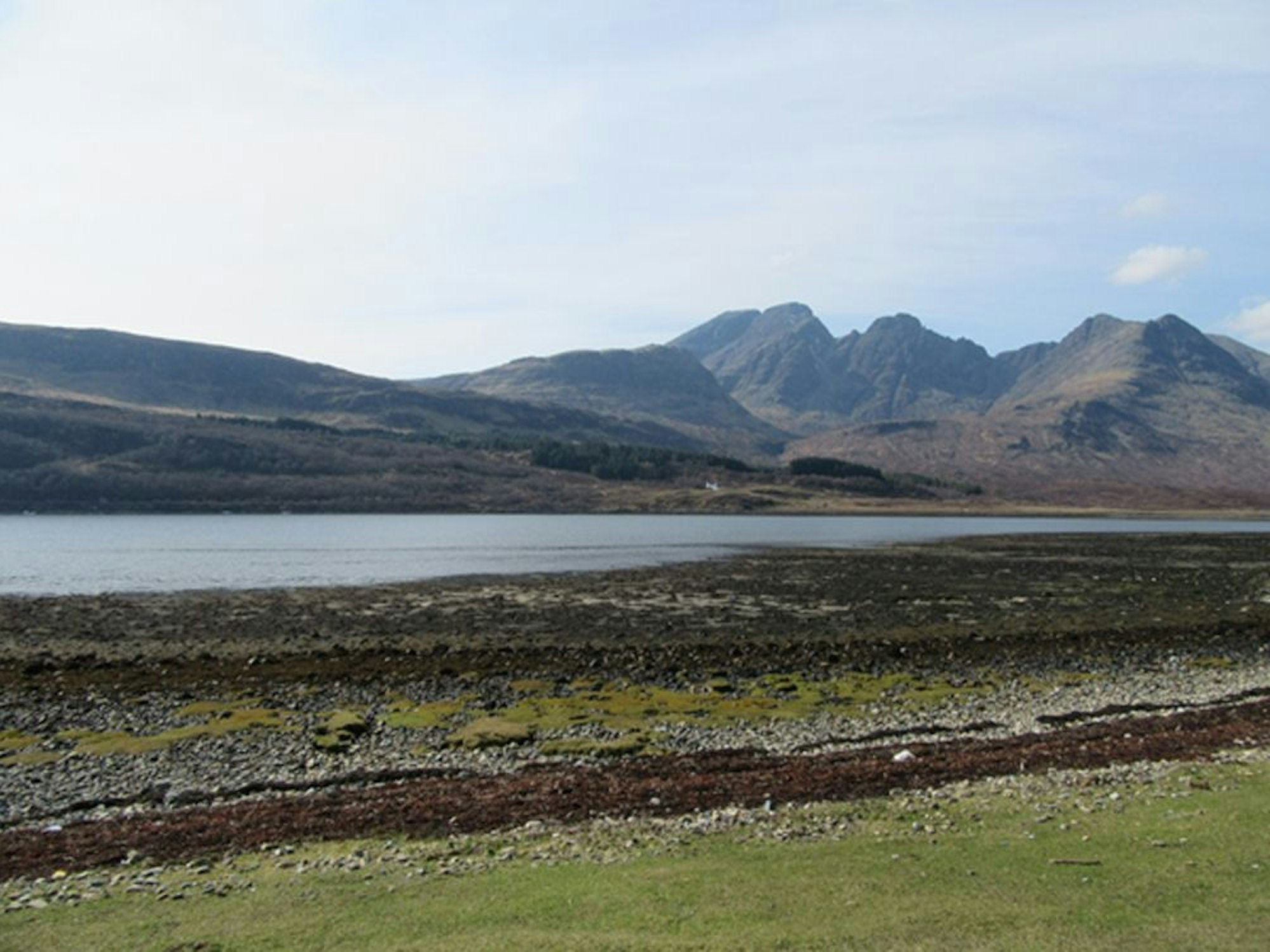 Das Foto zeigt die Baumgrenze am Loch Slapin in Schottland (Großbritannien) im Dezember 2017.