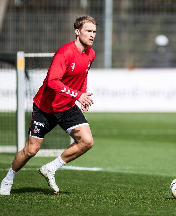 Sebastian Andersson am Ball.